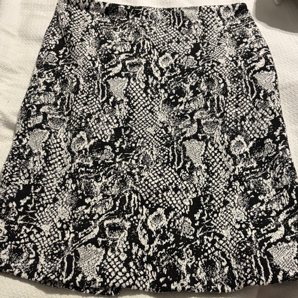 New York & Company Monochrome Patterned Pencil Skirt vintage